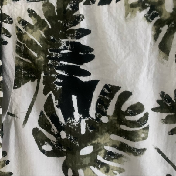 Small Hawaiian Shirt Green, Black and White Split Leaf By Goodfellow - Picture 2 of 7